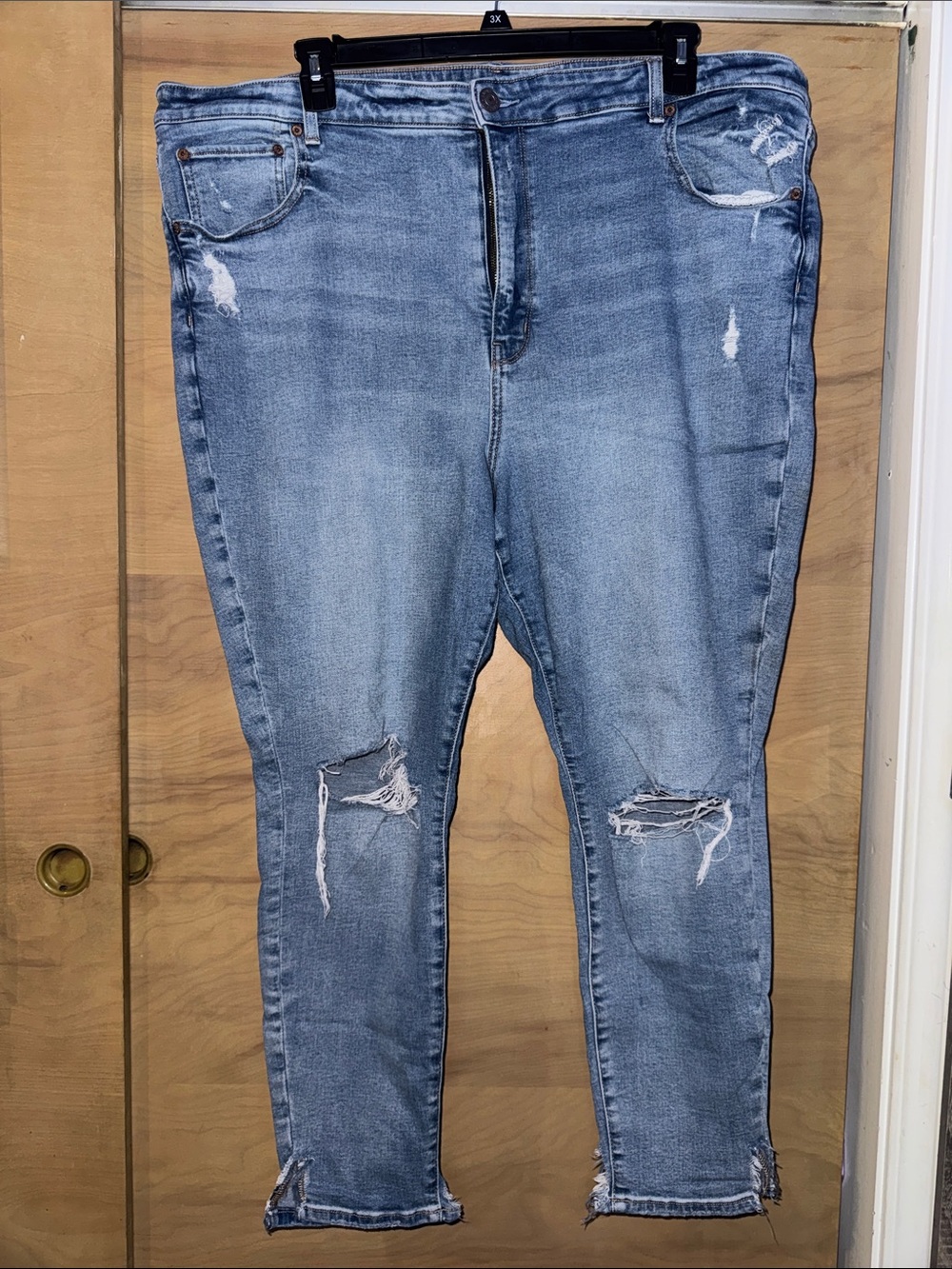 American Eagle Outfitters Plus Size Light Wash Distressed Skinny Jeans